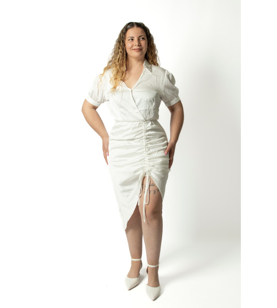 Vestido em Cetim com Brilhantes