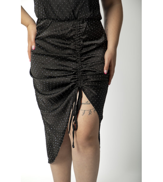 Vestido em Cetim com Brilhantes
