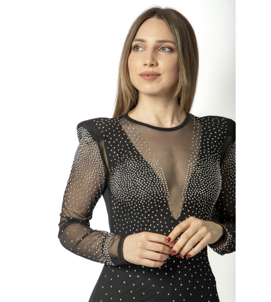 Vestido Preto de Brilho com Ombreiras Destacadas