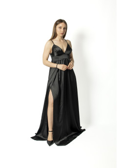 Vestido Preto em Cetim com Racha