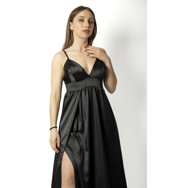 Vestido Preto em Cetim com Racha